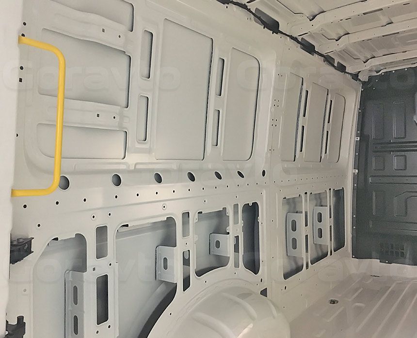 Утепление фургона Volkswagen Crafter 2017 года: Демонтаж обшивки