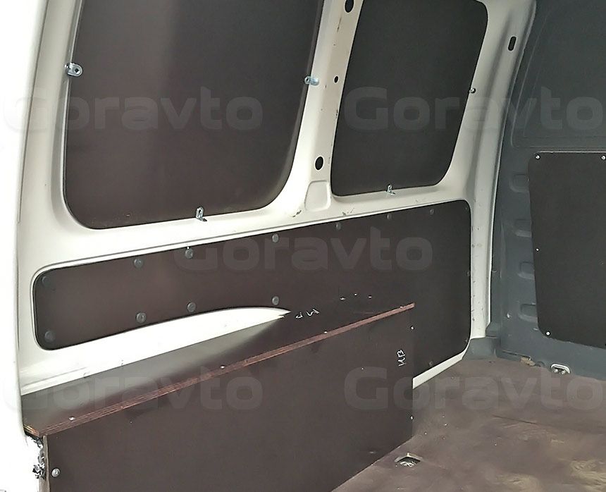 Обшивка ламинированной фанерой фургона Volkswagen Caddy: Пол, стены и арки