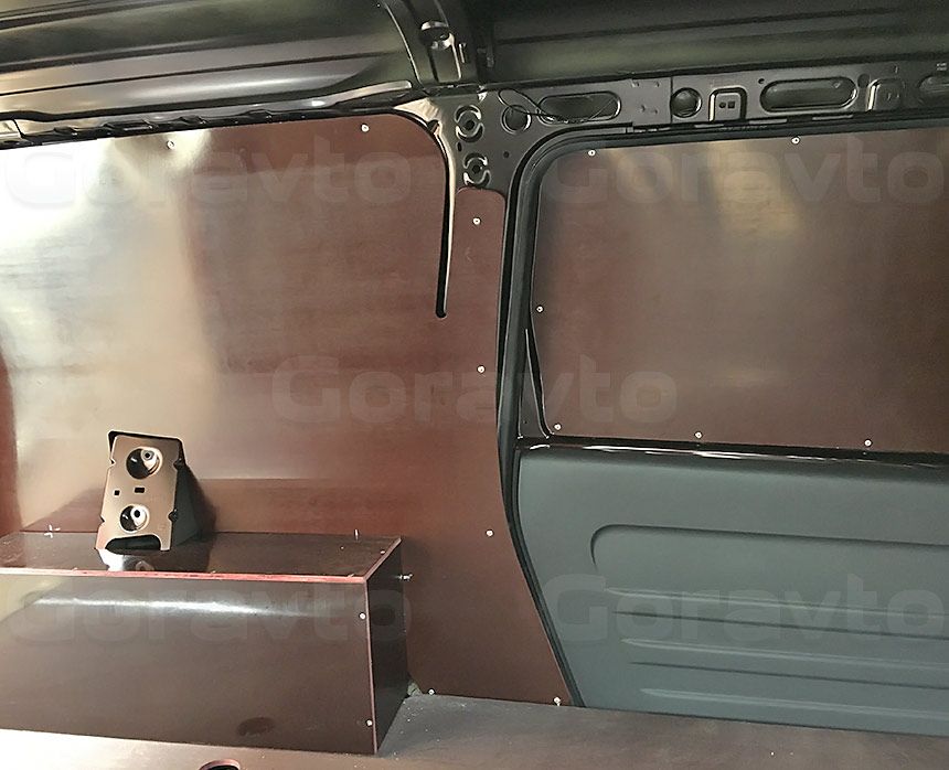 Обшивка ламинированной фанерой фургона Lada Largus: Стены, пол, арки и боковая дверь
