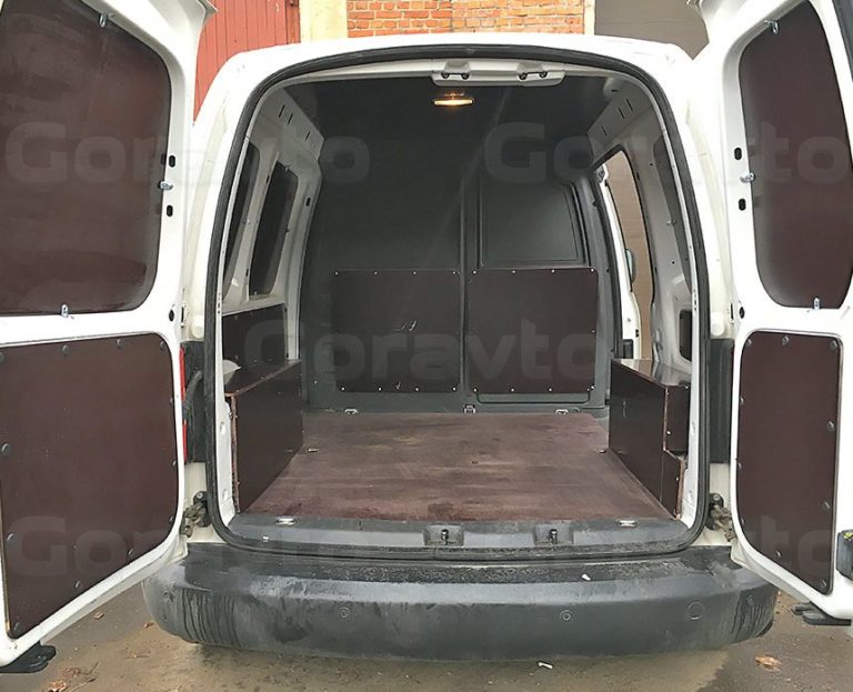 Обшивка ламинированной фанерой фургона Volkswagen Caddy