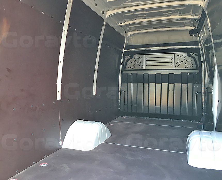 Обшивка ламинированной фанерой фургона Iveco Daily: Вид со стороны задних дверей