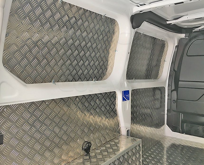 Обшивка фургона Ford Transit Connect алюминием с подложкой из фанеры: Стены, пол и арки
