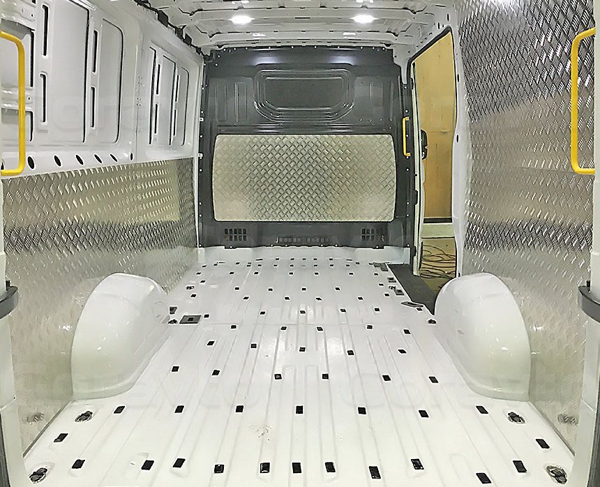 Установка алюминиевой обшивки в фургон Volkswagen Crafter: Подготовка пола