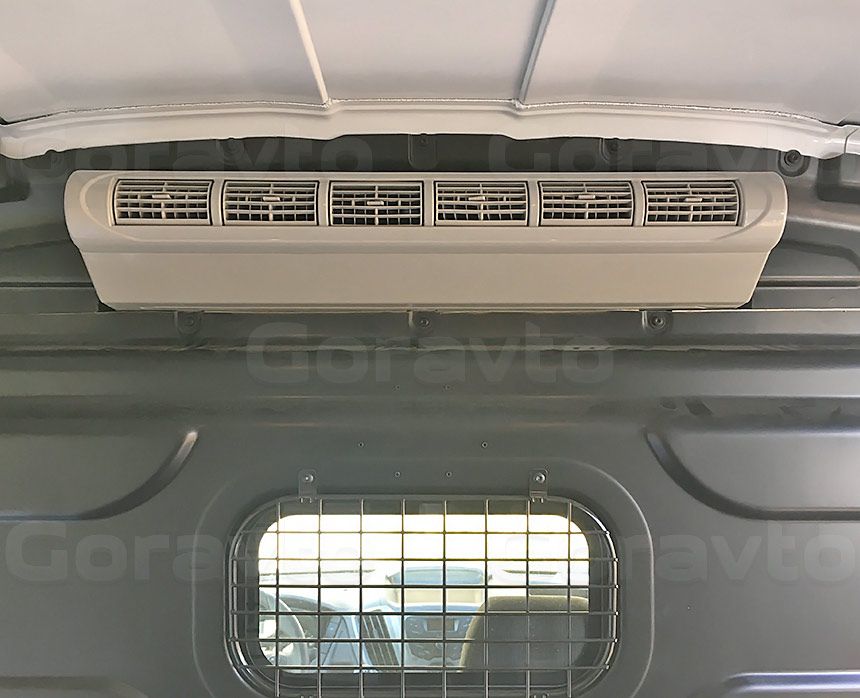 Утепление цельнометаллического фургона Ford Transit: Установленный в фургоне кондиционер