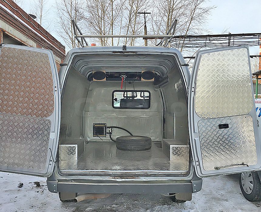 Автомобиль для охоты на основе фургона ГАЗ Соболь: Обшивка стен из берёзы и алюминия «Квинтет»
