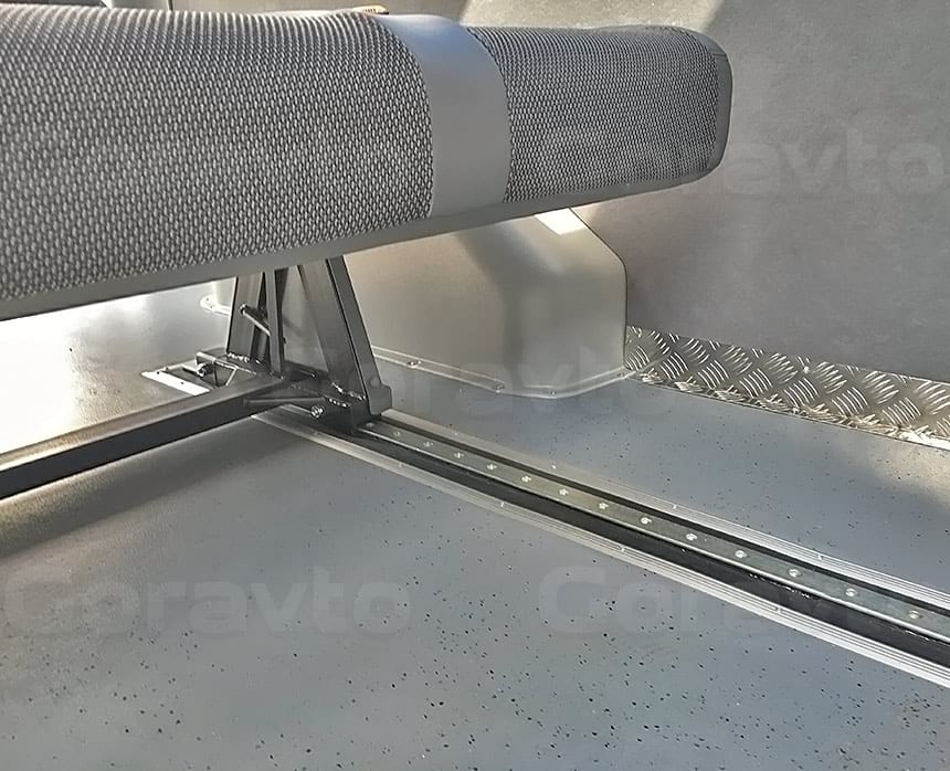 Переоборудование грузового фургона Ford Transit в пассажирский: Направляющие для сидений