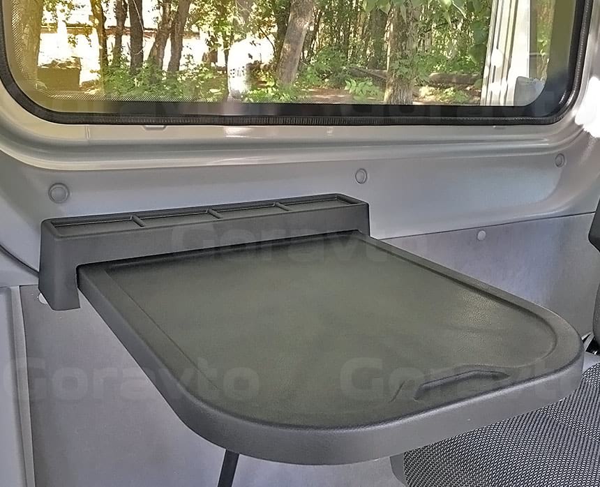 Переоборудование грузового фургона Ford Transit в пассажирский: Откидной столик в фургоне