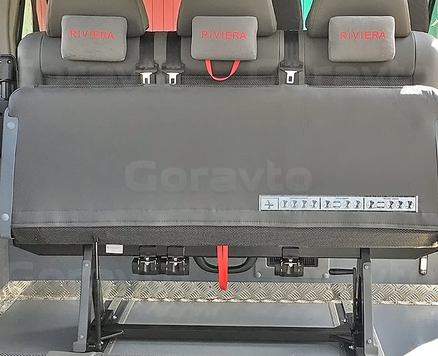 Переоборудование грузового фургона Ford Transit в пассажирский: Ряды перемещаемых сидений