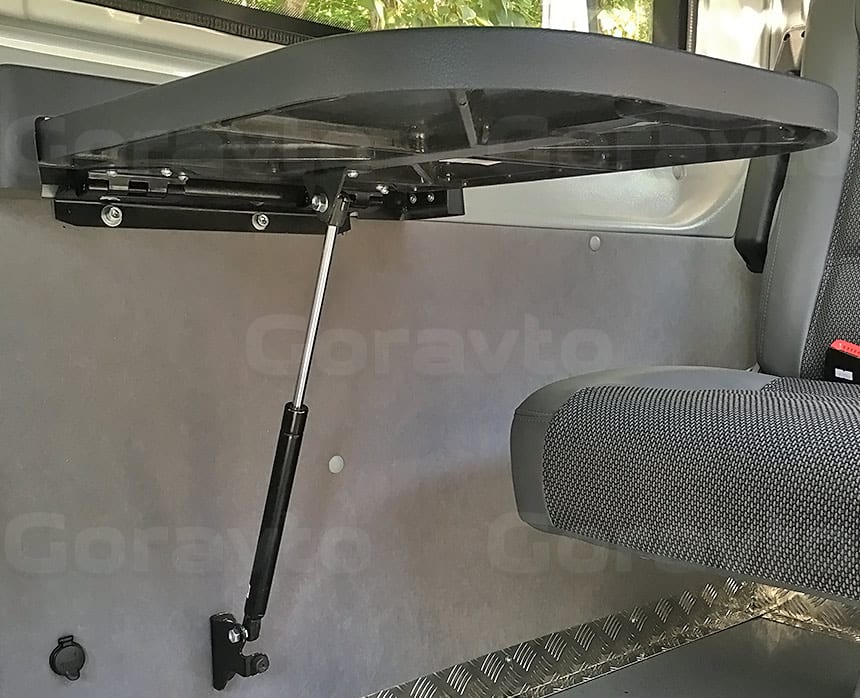 Установка складного столика в пассажирский отсек фургона Ford Transit: Установленный в фургоне столик