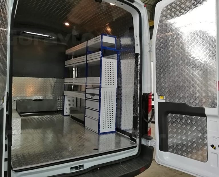 Установка стеллажей и обшивка грузового отсека фургона Ford Transit