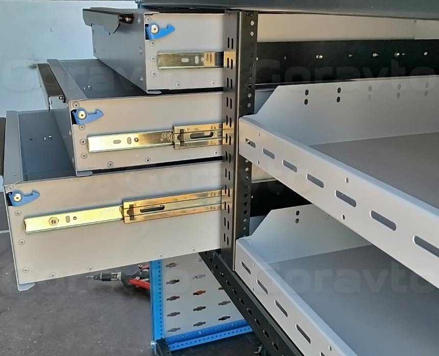 Изготовление и установка системы из двух стеллажей в фургон Ford Transit: Многофункциональные стеллажные системы для автомобилей и фургонов