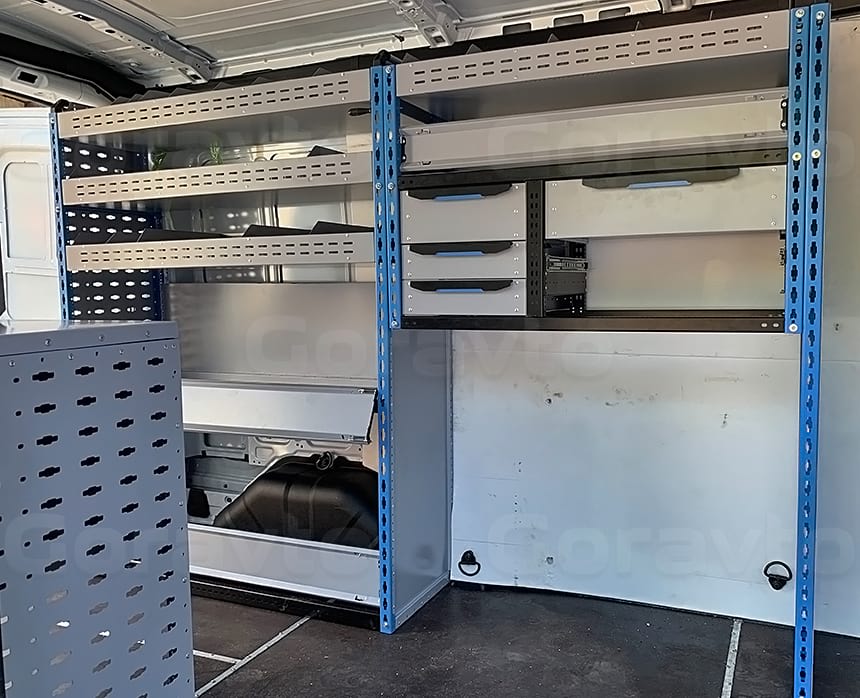 Изготовление и установка системы из двух стеллажей в фургон Ford Transit: Монтаж стеллажей в фургон